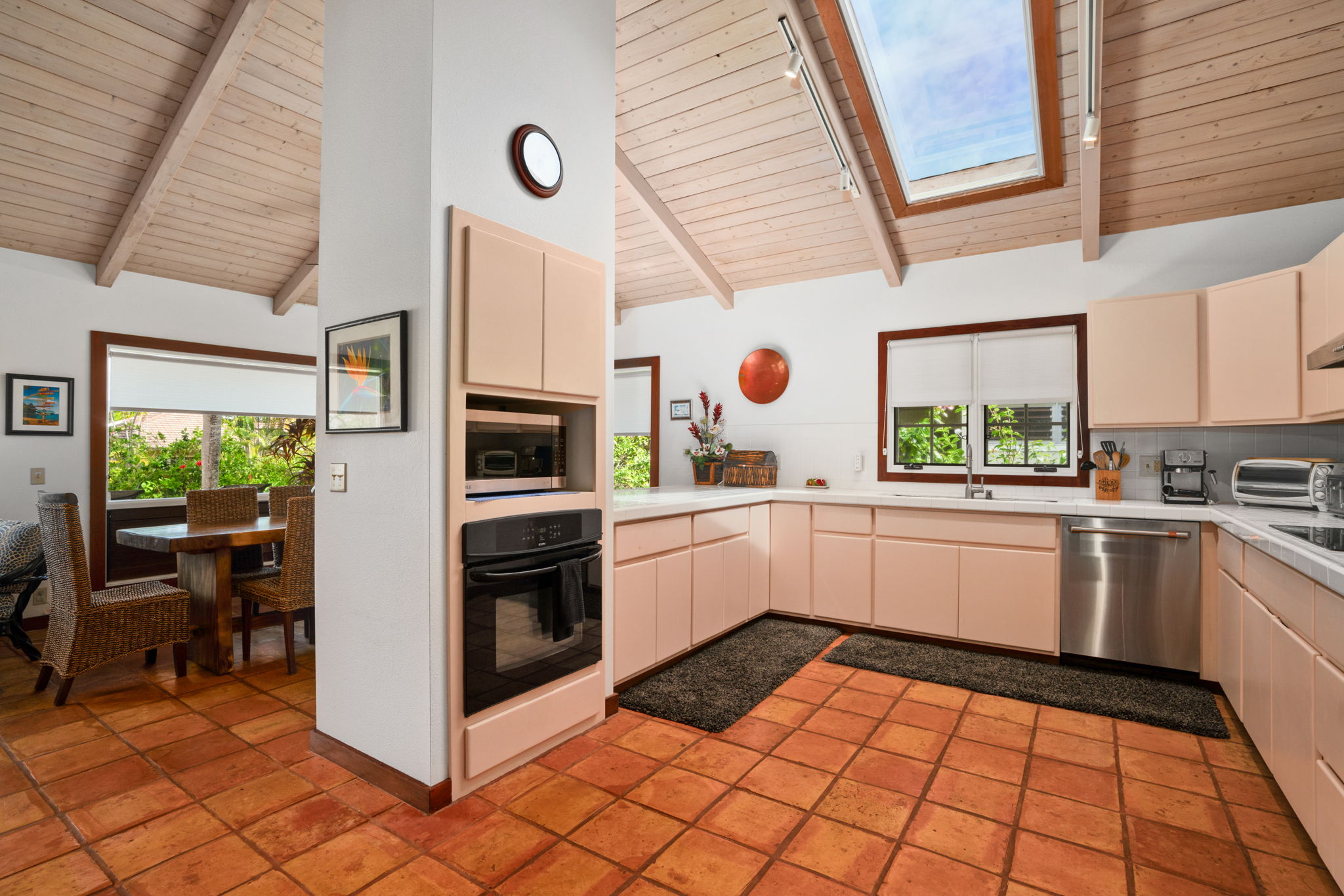 Kitchen: Bright kitchen with modern appliances