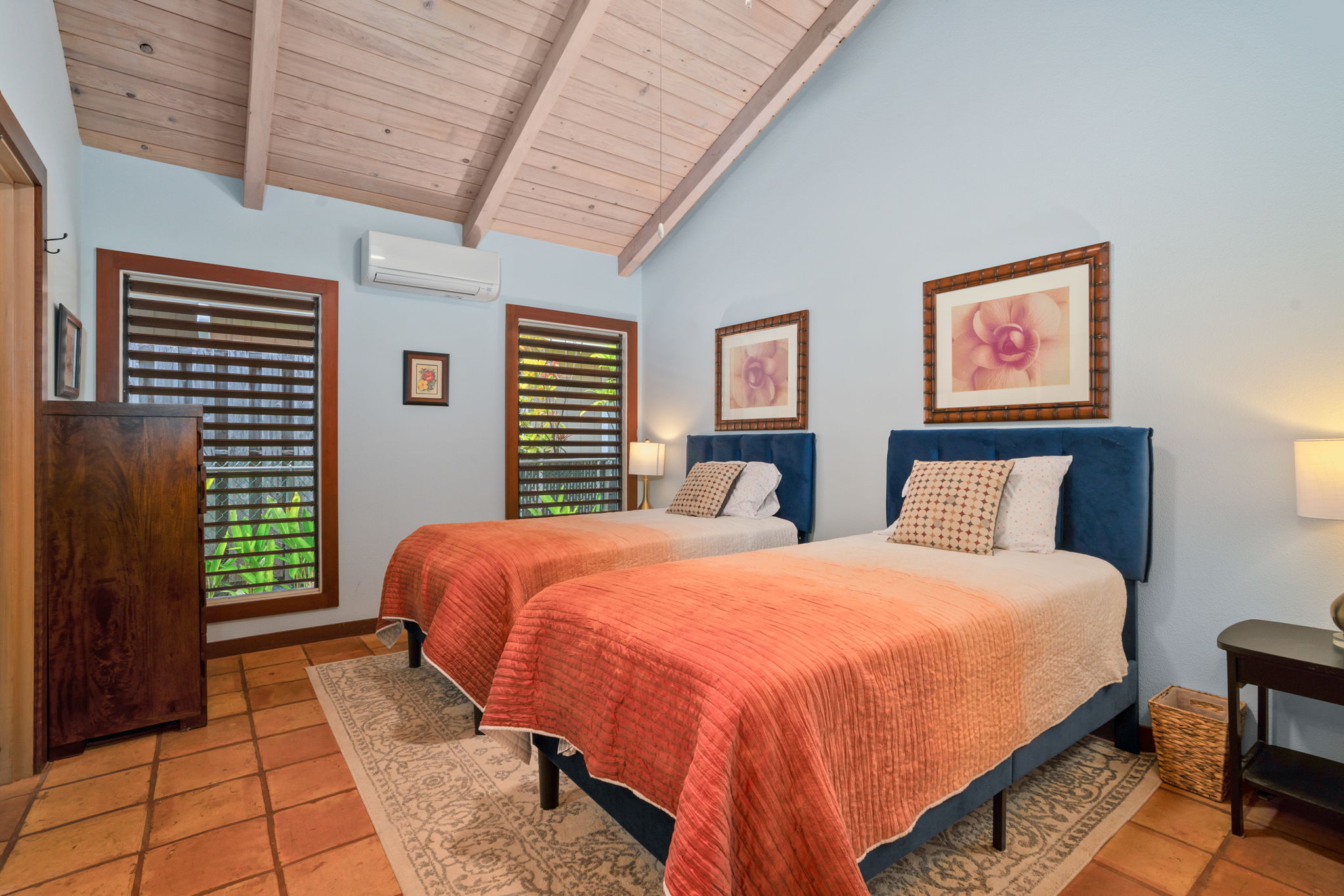 Primary suite: Bedroom retreat with garden outlook