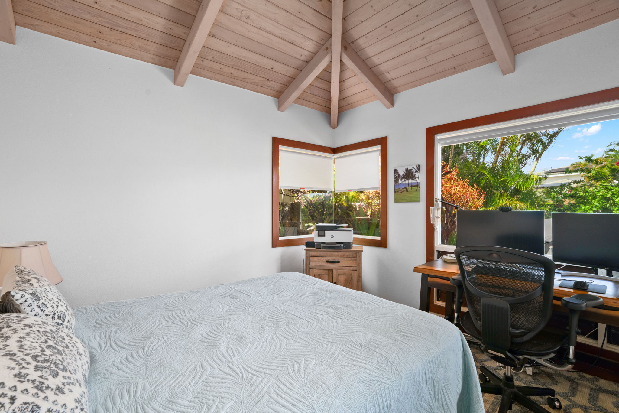 Guest bedroom: Flexible room for family or friends