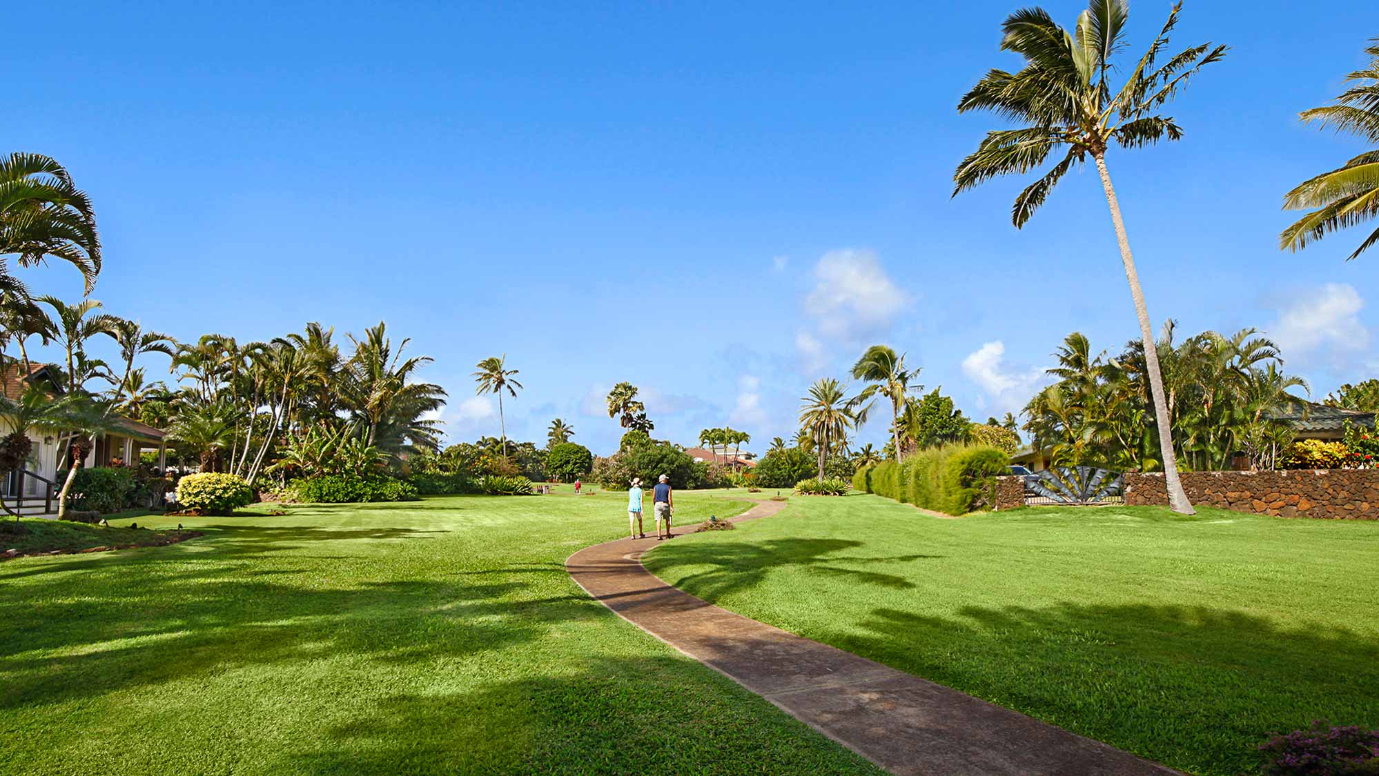 Greenbelt: Poipu Kai pathways and open lawn