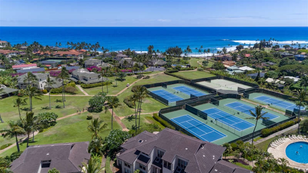 Tennis and coast: Resort courts with the Pacific beyond